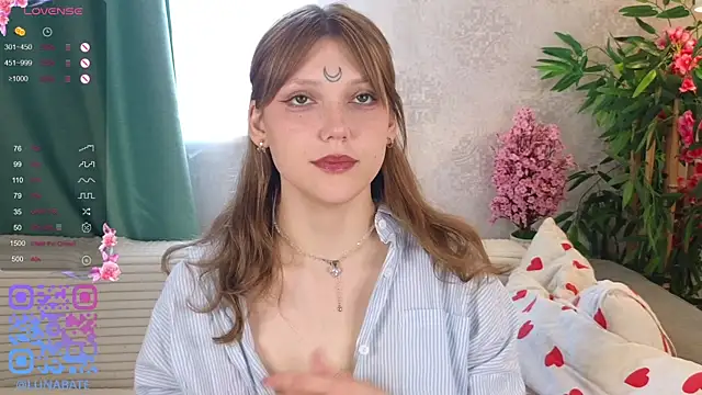 Snapshot of Lunabate chatting on 10-10-25, 05:08 Lunabate online show from 10-10-25, 05:08