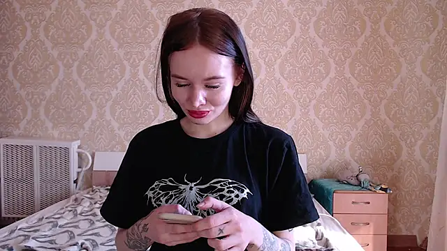 Kitkaat00 online show from 10-18-25, 09:22