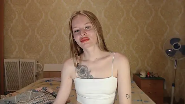 Snapshot of Kitkaat00 chatting on 06-25-26, 05:29 Kitkaat00 online show from 06-25-26, 05:29