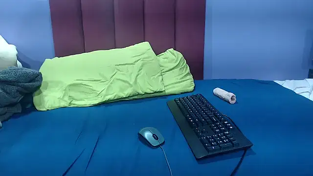 Snapshot of NaughtyChubbyZoe chatting on 09-28-25, 06:59 NaughtyChubbyZoe online show from 09-28-25, 06:59