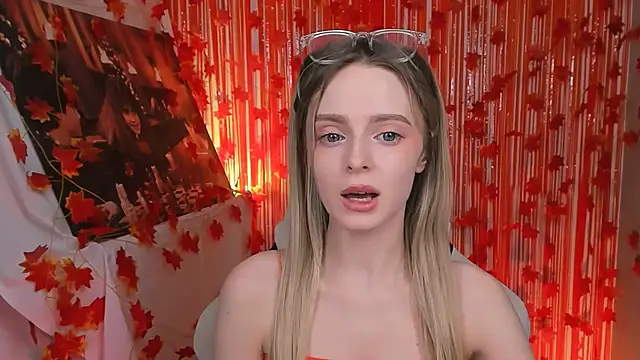 Snapshot of JuliaBrewwer chatting on 10-11-25, 12:50 JuliaBrewwer online show from 10-11-25, 12:50