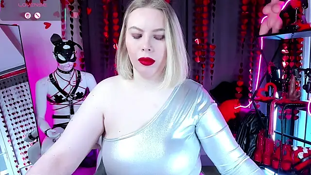 Snapshot of Anna_Maxwell chatting on 02-16-26, 02:10 Anna Maxwell online show from 02-16-26, 02:10