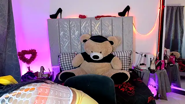 AndreaKinky online show from 03-09-26, 08:18