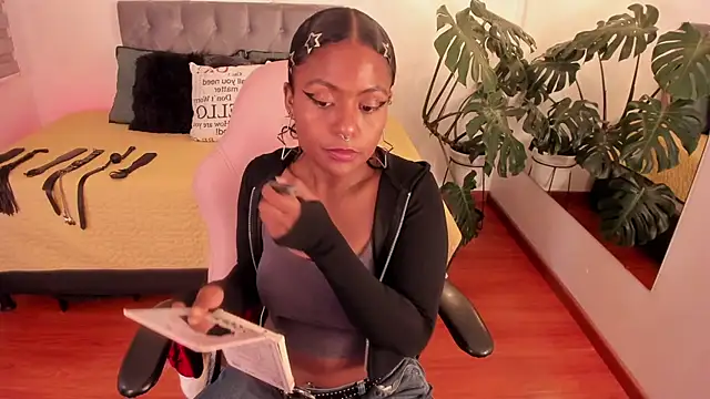 Lucie Harper online show from 11-24-25, 08:53