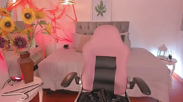 Lucie Harper online show from 10-10-25, 07:58