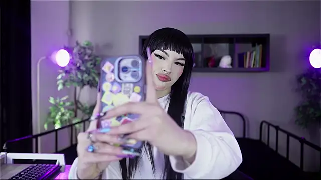 Sabrina bloom online show from 11-11-25, 12:44