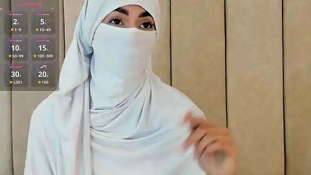 Snapshot of _Zahiira_ chatting on 09-27-25, 12:00 Zahiira online show from 09-27-25, 12:00