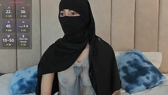 Snapshot of _Zahiira_ chatting on 04-30-26, 11:50 Zahiira online show from 04-30-26, 11:50