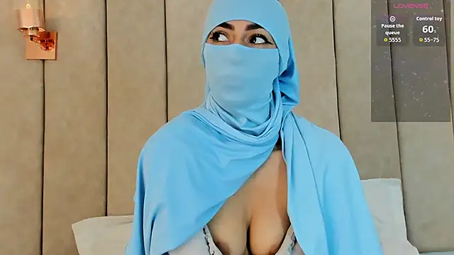 Snapshot of _Zahiira_ chatting on 05-27-26, 12:01 Zahiira online show from 05-27-26, 12:01