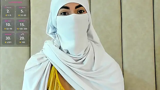 Snapshot of _Zahiira_ chatting on 10-20-25, 12:06 Zahiira online show from 10-20-25, 12:06