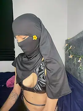 Snapshot of _Zahiira_ chatting on 07-17-26, 12:13 Zahiira online show from 07-17-26, 12:13