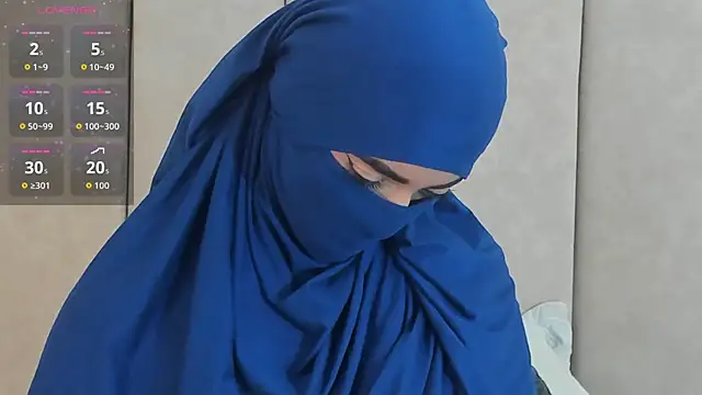 Snapshot of _Zahiira_ chatting on 09-25-25, 12:00 Zahiira online show from 09-25-25, 12:00