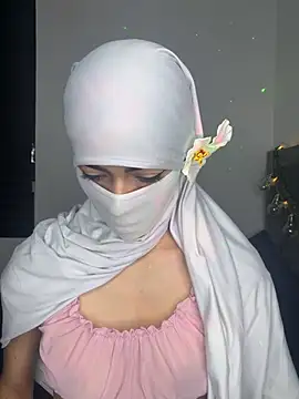 Snapshot of _Zahiira_ chatting on 07-16-26, 11:40 Zahiira online show from 07-16-26, 11:40