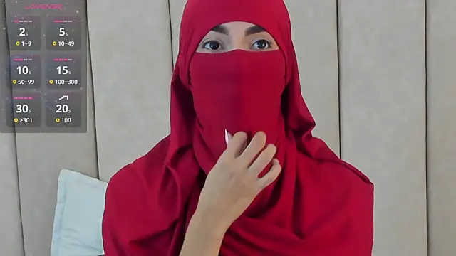 Snapshot of _Zahiira_ chatting on 09-30-25, 12:00 Zahiira online show from 09-30-25, 12:00