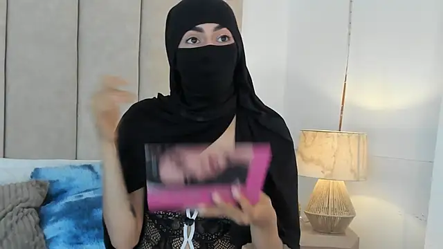 Snapshot of _Zahiira_ chatting on 05-07-26, 12:08 Zahiira online show from 05-07-26, 12:08