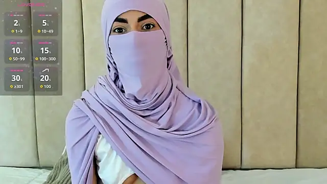 Snapshot of _Zahiira_ chatting on 10-18-25, 12:07 Zahiira online show from 10-18-25, 12:07