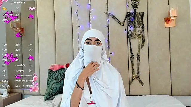  Zahiira  online show from 10-31-25, 12:02