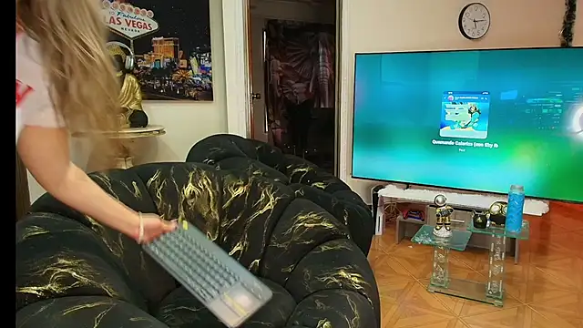 Sophie Janner online show from 12-13-25, 10:05