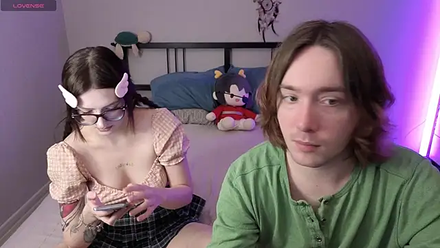 Snapshot of ellen_and_danny chatting on 02-05-26, 06:04 ellen and danny online show from 02-05-26, 06:04