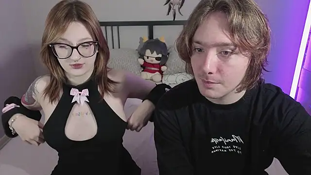 Snapshot of ellen_and_danny chatting on 12-20-25, 05:16 ellen and danny online show from 12-20-25, 05:16