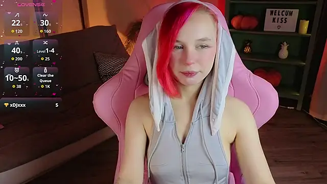 Snapshot of NaomiYoru chatting on 12-05-25, 08:39 NaomiYoru online show from 12-05-25, 08:39