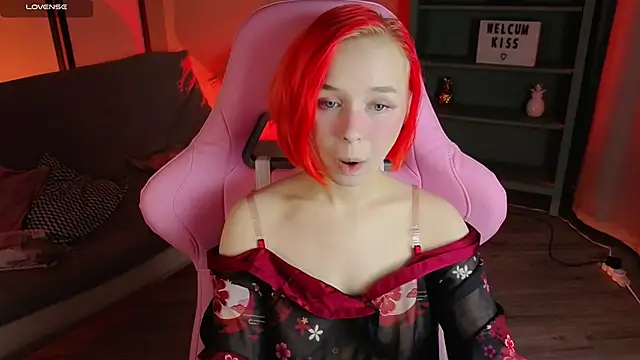 Snapshot of NaomiYoru chatting on 10-21-25, 08:19 NaomiYoru online show from 10-21-25, 08:19