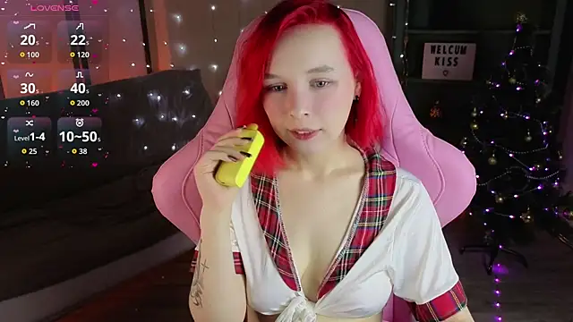 Snapshot of NaomiYoru chatting on 12-17-25, 08:25 NaomiYoru online show from 12-17-25, 08:25