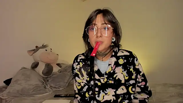 Snapshot of lola_n_apolo chatting on 09-10-25, 02:21 lola n apolo online show from 09-10-25, 02:21