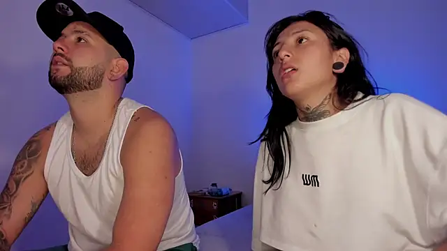 Snapshot of lola_n_apolo chatting on 09-22-25, 03:23 lola n apolo online show from 09-22-25, 03:23