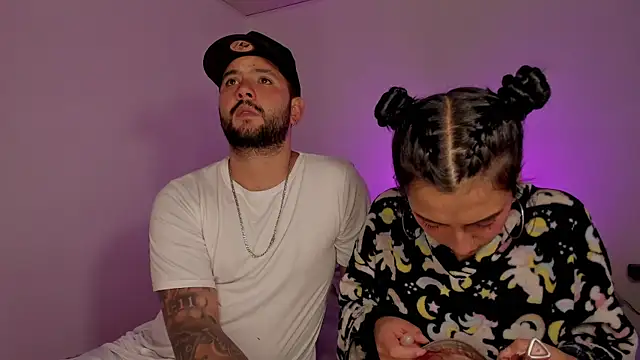 Snapshot of lola_n_apolo chatting on 09-19-25, 03:54 lola n apolo online show from 09-19-25, 03:54