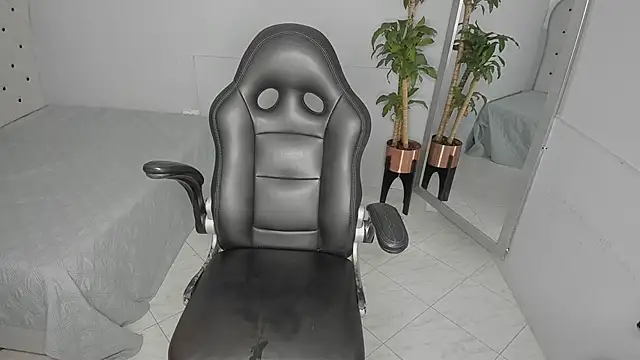 Snapshot of Alix_18_ chatting on 09-25-25, 11:38 Alix 18 online show from 09-25-25, 11:38