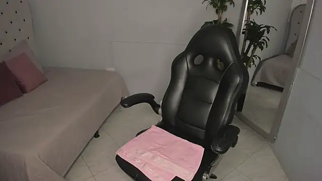 Snapshot of Alix_18_ chatting on 09-27-25, 11:38 Alix 18 online show from 09-27-25, 11:38