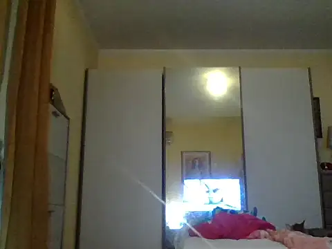 Snapshot of KalendaXL chatting on 10-14-25, 01:12 KalendaXL online show from 10-14-25, 01:12