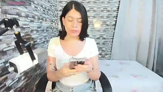 xxxEmmaxx online show from 03-06-26, 09:54