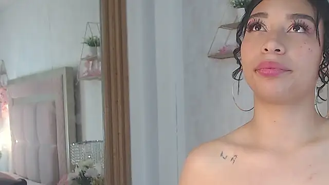 SofiaWhites online show from 04-14-26, 03:50