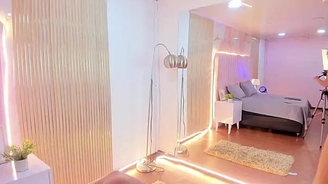 SofiaWhites online show from 04-17-26, 08:33