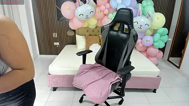 Emy topless online show from 04-04-26, 11:06