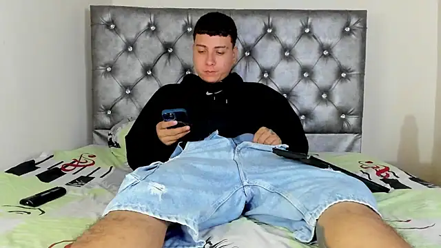 Snapshot of HELLSTAR chatting on 10-04-25, 07:10 HELLSTAR online show from 10-04-25, 07:10