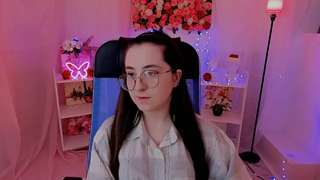 Snapshot of VirtuallVoyant chatting on 09-17-25, 04:36 VirtuallVoyant online show from 09-17-25, 04:36