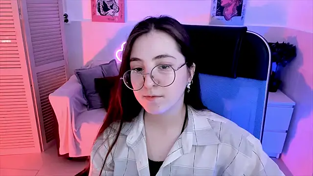 Snapshot of VirtuallVoyant chatting on 10-08-25, 07:32 VirtuallVoyant online show from 10-08-25, 07:32