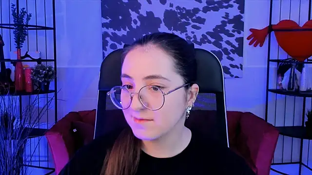 Snapshot of VirtuallVoyant chatting on 09-24-25, 04:19 VirtuallVoyant online show from 09-24-25, 04:19