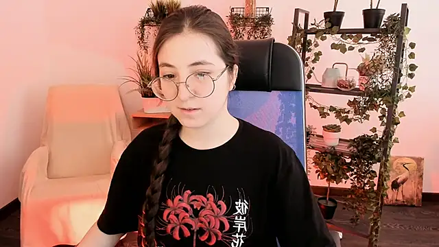 Snapshot of VirtuallVoyant chatting on 02-17-26, 06:44 VirtuallVoyant online show from 02-17-26, 06:44