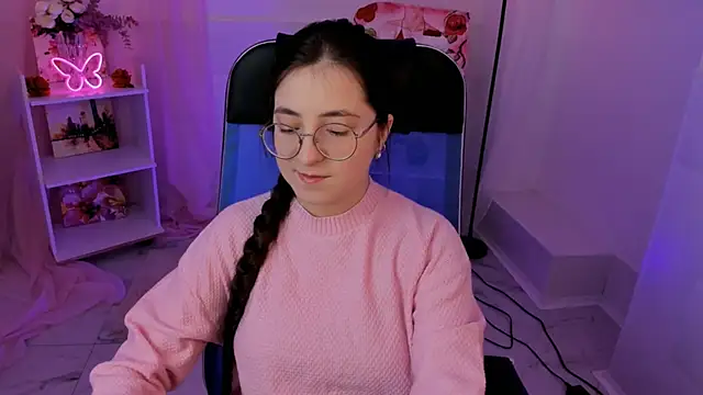 Snapshot of VirtuallVoyant chatting on 11-09-25, 03:54 VirtuallVoyant online show from 11-09-25, 03:54