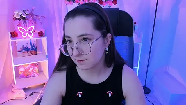 Snapshot of VirtuallVoyant chatting on 10-21-25, 04:45 VirtuallVoyant online show from 10-21-25, 04:45