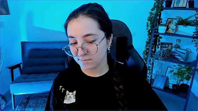 Snapshot of VirtuallVoyant chatting on 10-02-25, 07:12 VirtuallVoyant online show from 10-02-25, 07:12