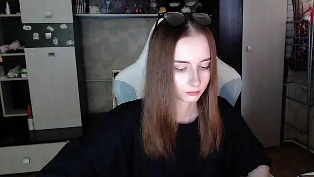 Cutti Crystal online show from 11-11-25, 02:50