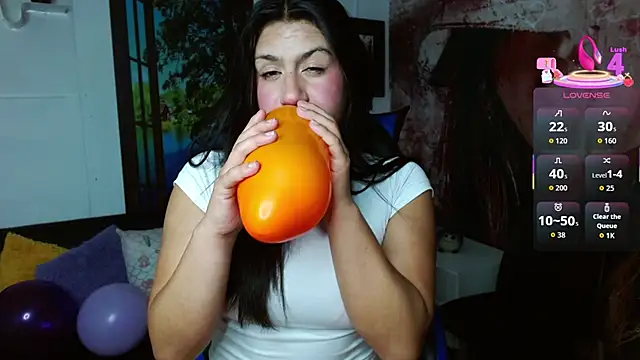 gigi gilt  online show from 11-30-25, 04:24