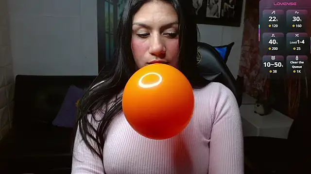 gigi gilt  online show from 11-16-25, 04:06