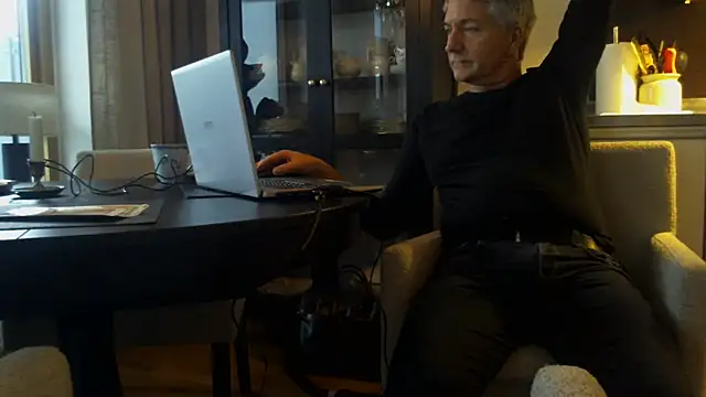 Snapshot of Swegay12-Exhi chatting on 01-06-26, 11:47 Swegay12-Exhi online show from 01-06-26, 11:47