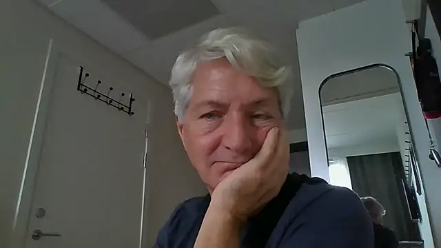 Snapshot of Swegay12-Exhi chatting on 10-05-25, 01:13 Swegay12-Exhi online show from 10-05-25, 01:13